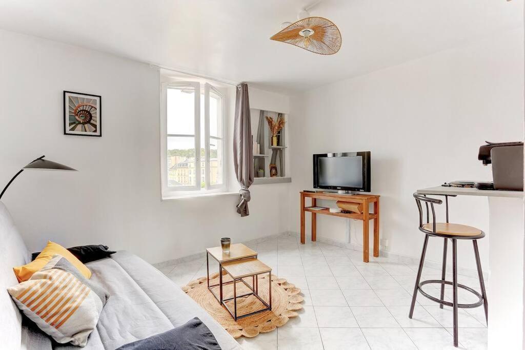 Balcon Versaillais. Appartement *